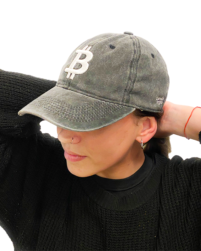 https://shop.tiendacripto.io/uploads/products/60654d0cab492bb9.24006531-Gorra foto pagina.png
